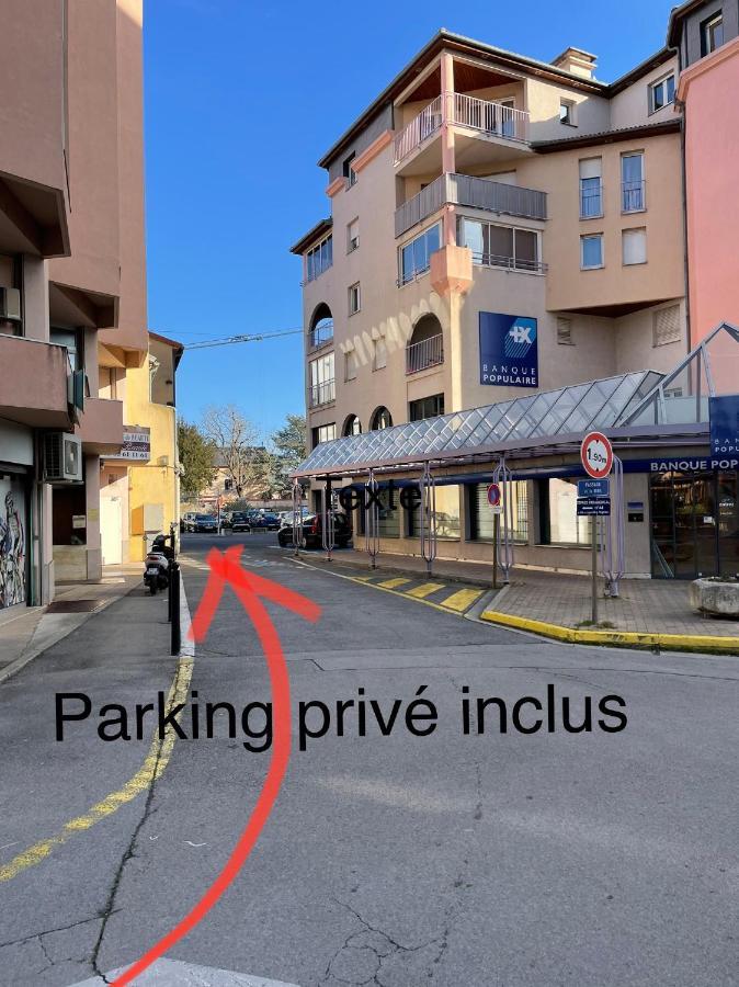 T2 Plein Centre Au 1Er Etage Avec Parking Prive Millau Exterior foto